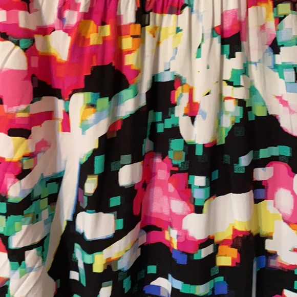 Ruffle sleeve dress - Picture 2 of 4